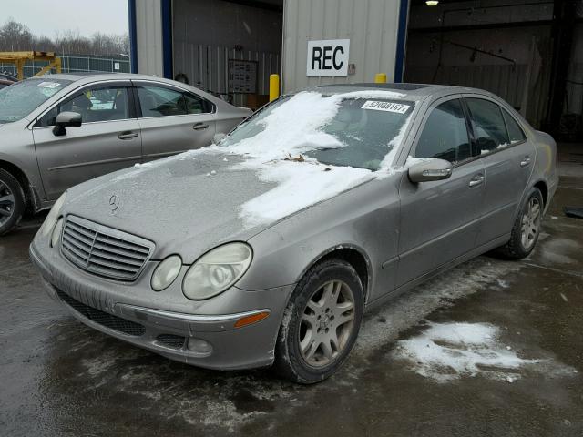 WDBUF65J35A650025 - 2005 MERCEDES-BENZ E 320 GRAY photo 2