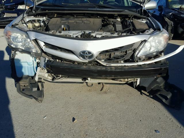 2T1BU4EE7BC577979 - 2011 TOYOTA COROLLA BA SILVER photo 9