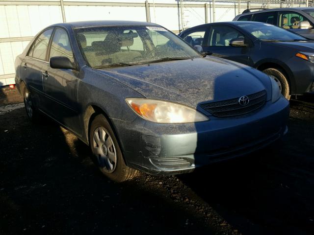 JTDBE32K940252815 - 2004 TOYOTA CAMRY LE BLUE photo 1