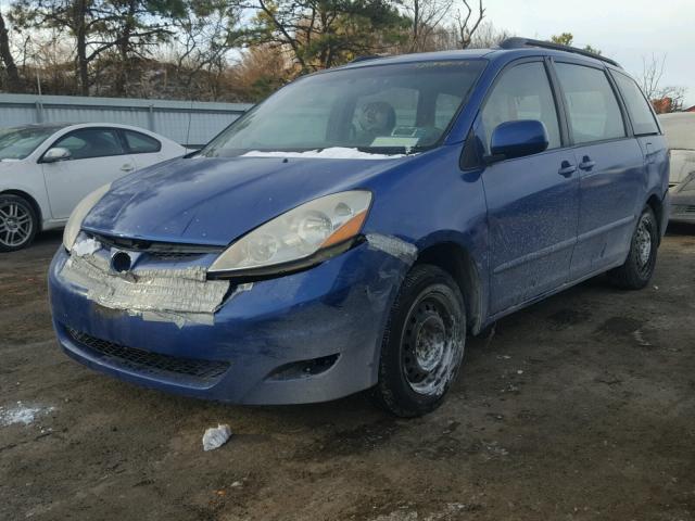 5TDZK23CX8S123106 - 2008 TOYOTA SIENNA CE BLUE photo 2