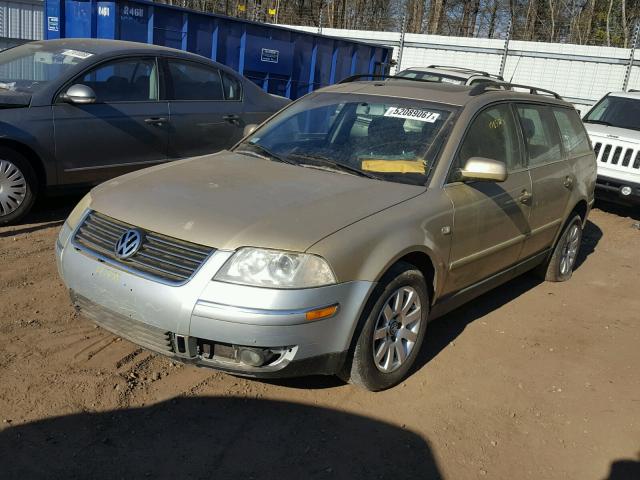 WVWVD63B62E169262 - 2002 VOLKSWAGEN PASSAT GLS GOLD photo 2