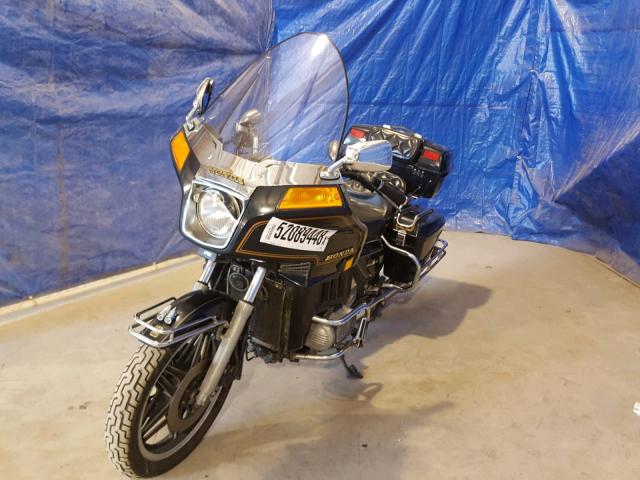 1HFSC0217BA105658 - 1981 HONDA GL1100 I GRAY photo 2