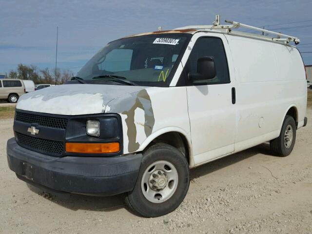 1GCGG25V871131515 - 2007 CHEVROLET EXPRESS G2 WHITE photo 2