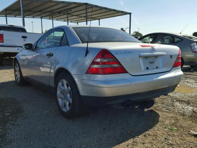 WDBKK47FXWF035167 - 1998 MERCEDES-BENZ SLK 230 KO SILVER photo 3