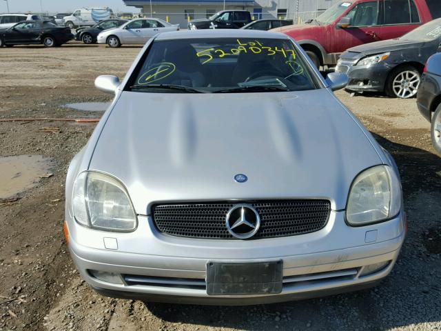 WDBKK47FXWF035167 - 1998 MERCEDES-BENZ SLK 230 KO SILVER photo 9