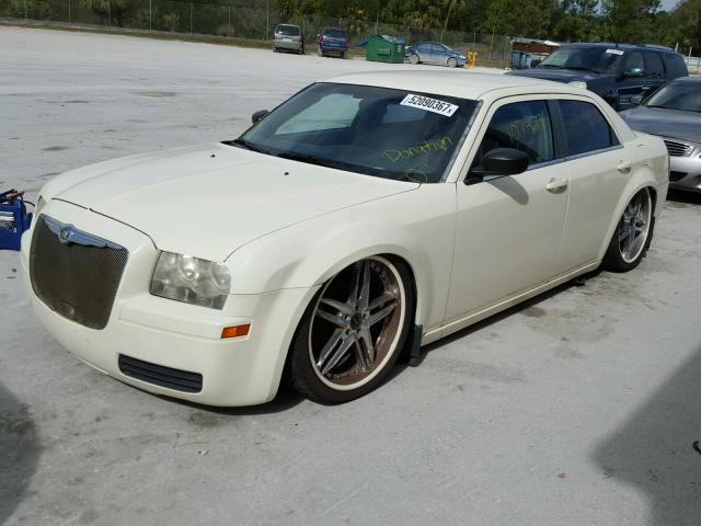 2C3KA43R86H168243 - 2006 CHRYSLER 300 WHITE photo 2