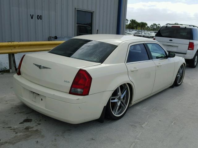 2C3KA43R86H168243 - 2006 CHRYSLER 300 WHITE photo 4