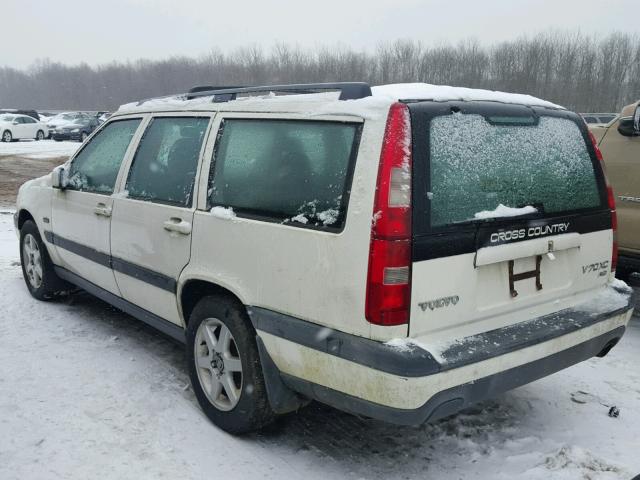 YV1LZ5644W2489214 - 1998 VOLVO V70 XC WHITE photo 3