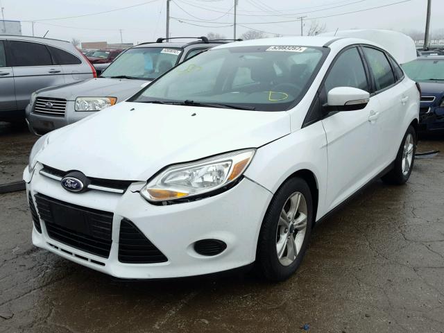 1FADP3F27DL367723 - 2013 FORD FOCUS SE WHITE photo 2