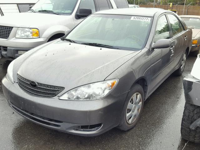 JTDBE32K920063434 - 2002 TOYOTA CAMRY LE GRAY photo 2