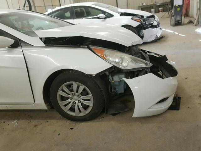 5NPEB4AC9BH084518 - 2011 HYUNDAI SONATA GLS WHITE photo 9