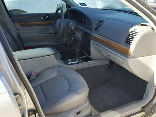 1LNHM97V3YY930688 - 2000 LINCOLN CONTINENTA SILVER photo 5