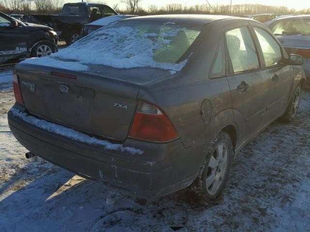 1FAFP34N66W188547 - 2006 FORD FOCUS ZX4 GRAY photo 4