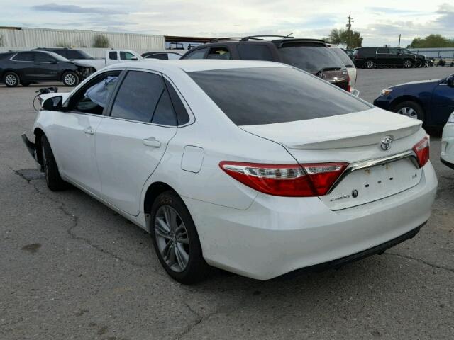 4T1BF1FK8HU394952 - 2017 TOYOTA CAMRY LE WHITE photo 3