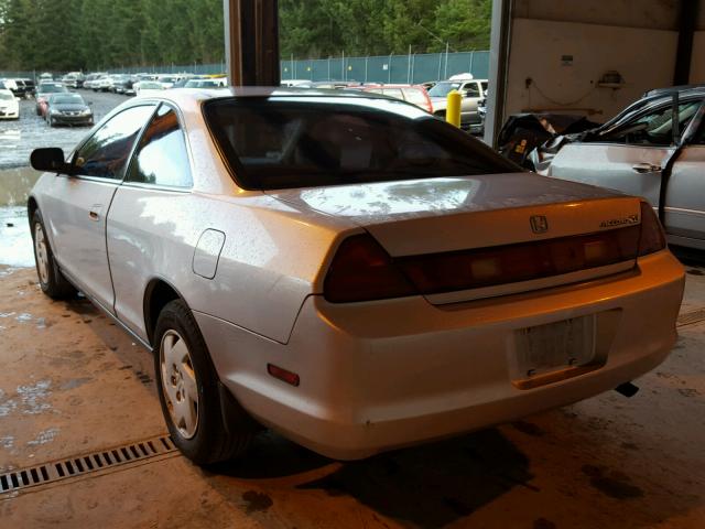 1HGCG2242YA017426 - 2000 HONDA ACCORD LX SILVER photo 3