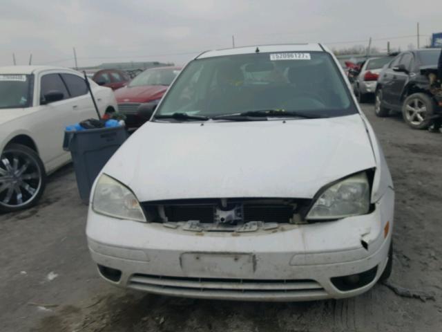 1FAFP31N77W230973 - 2007 FORD FOCUS ZX3 WHITE photo 7