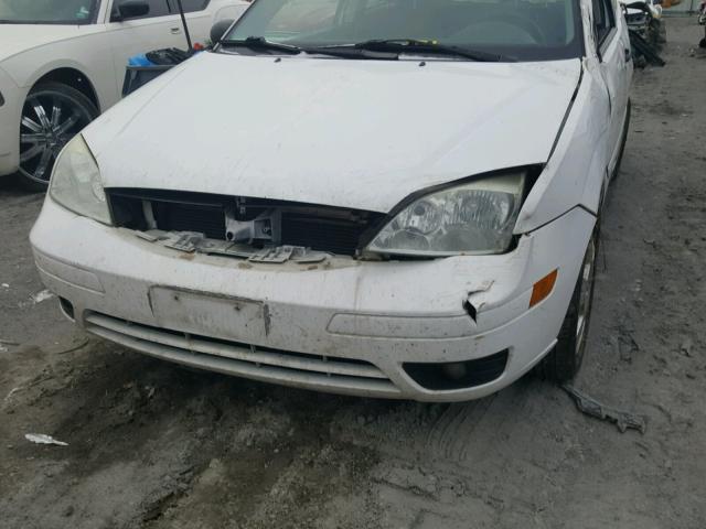 1FAFP31N77W230973 - 2007 FORD FOCUS ZX3 WHITE photo 9