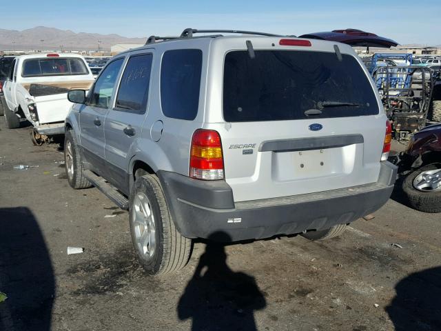 1FMYU03193KB25434 - 2003 FORD ESCAPE XLT SILVER photo 3