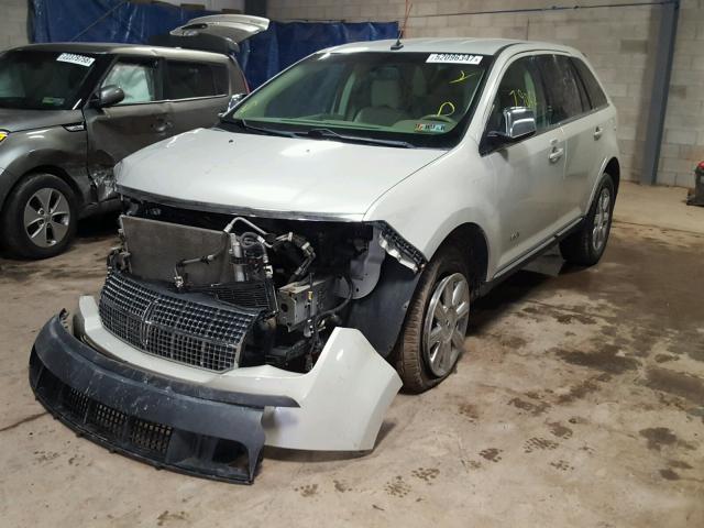 2LMDU88C47BJ15843 - 2007 LINCOLN MKX CREAM photo 2