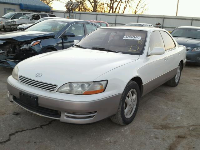 JT8VK13T7N0019937 - 1992 LEXUS ES 300 WHITE photo 2