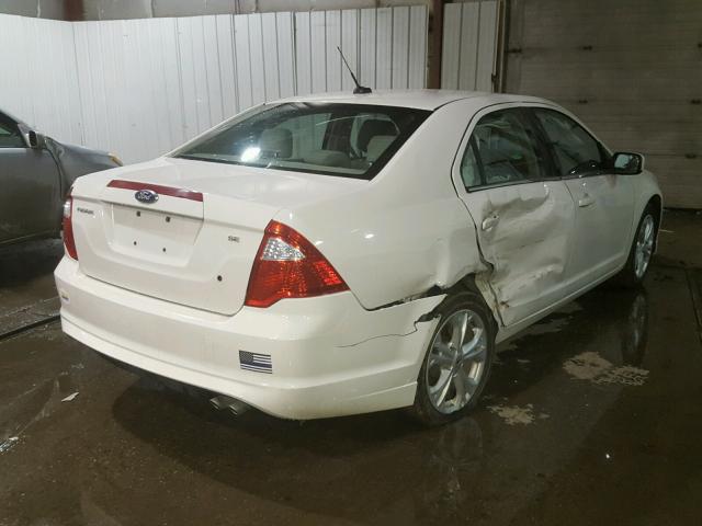 3FAHP0HA3CR323447 - 2012 FORD FUSION SE WHITE photo 4