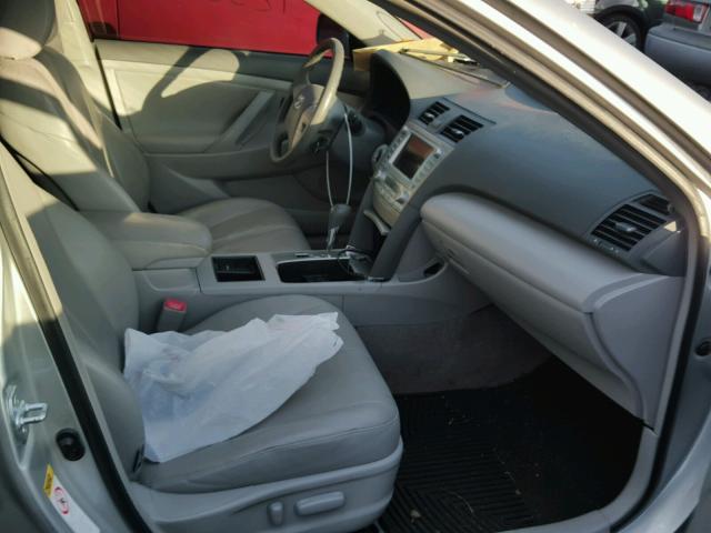 JTNBB46K093049497 - 2009 TOYOTA CAMRY HYBR SILVER photo 5