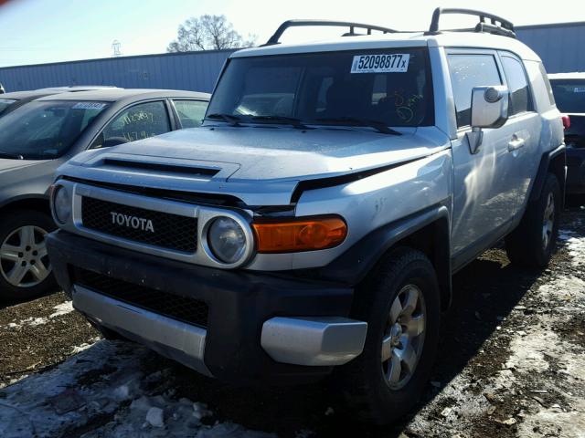 JTEBU11F770074284 - 2007 TOYOTA FJ CRUISER SILVER photo 2