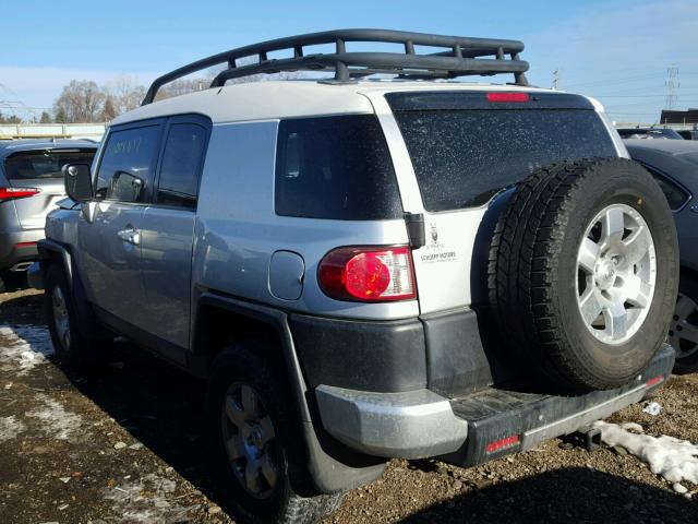 JTEBU11F770074284 - 2007 TOYOTA FJ CRUISER SILVER photo 3