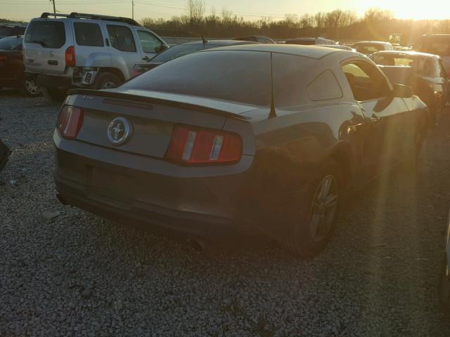 1ZVBP8AMXB5167182 - 2011 FORD MUSTANG GRAY photo 4