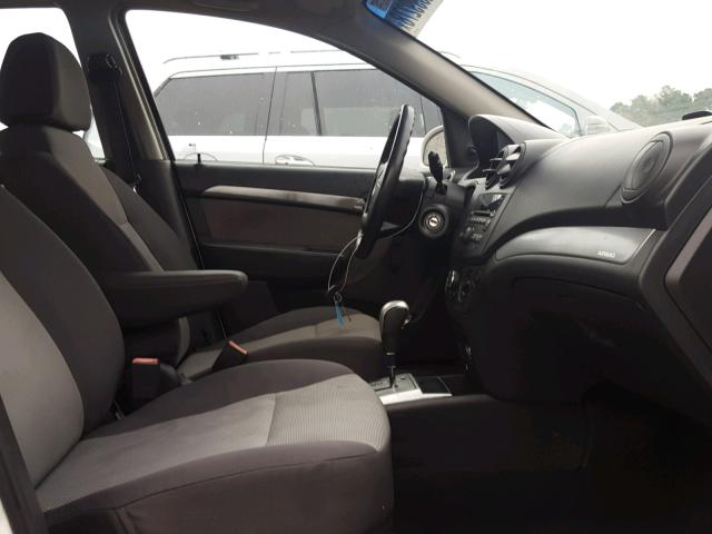 KL1TD6DE7AB048697 - 2010 CHEVROLET AVEO LS WHITE photo 5