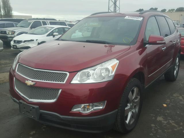 1GNLRHED6AJ207086 - 2010 CHEVROLET TRAVERSE L RED photo 2