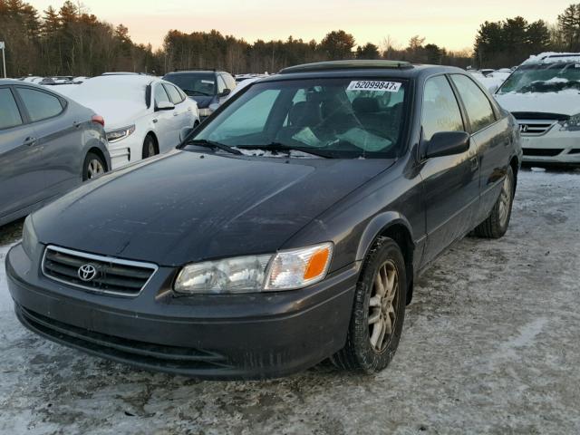 4T1BF28K3YU943167 - 2000 TOYOTA CAMRY LE ნაცრისფერი ფოტო 2