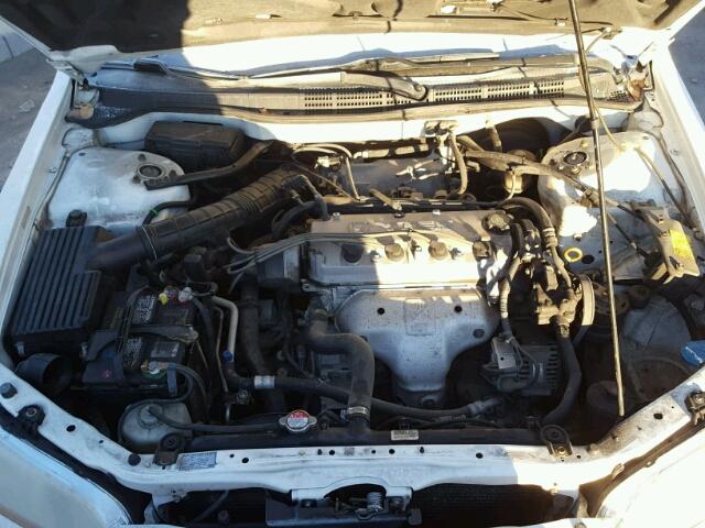 1HGCG56461A066422 - 2001 HONDA ACCORD LX WHITE photo 7