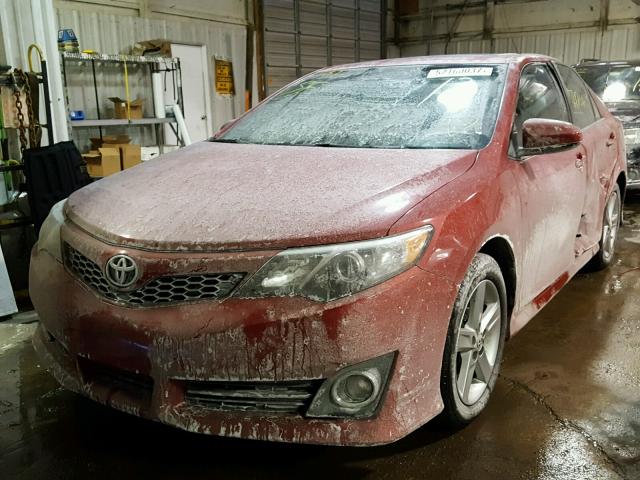 4T1BF1FK2DU714163 - 2013 TOYOTA CAMRY L RED photo 2