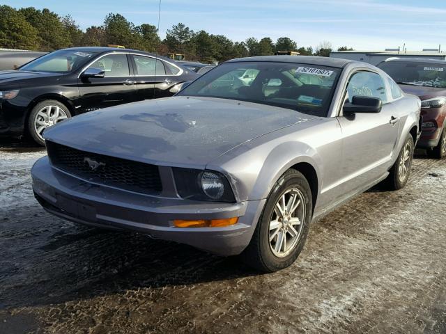 1ZVFT80N875338963 - 2007 FORD MUSTANG GRAY photo 2