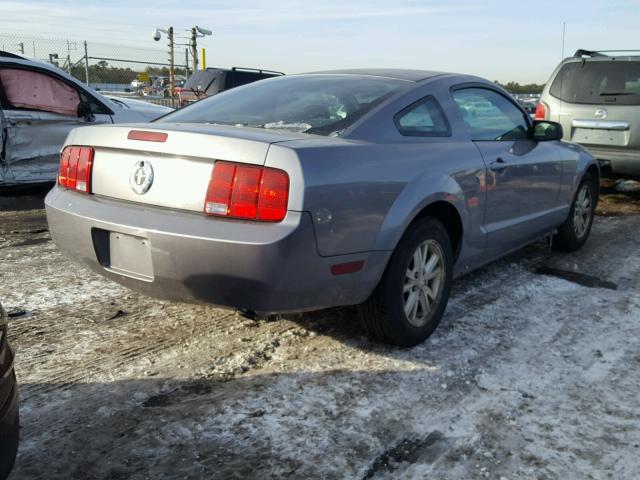 1ZVFT80N875338963 - 2007 FORD MUSTANG GRAY photo 4