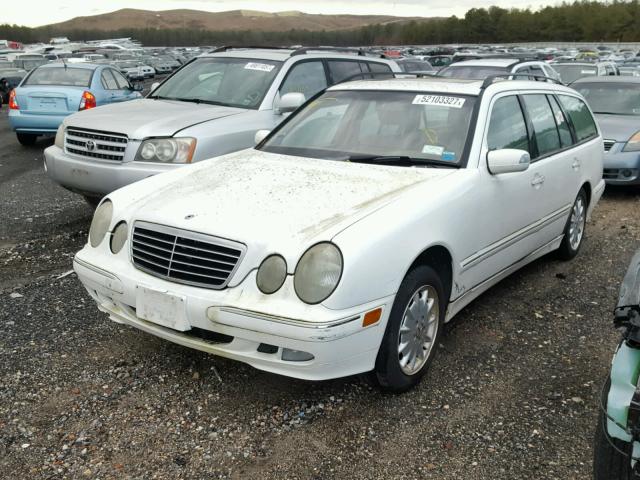 WDBJH82J62X068250 - 2002 MERCEDES-BENZ E 320 4MAT WHITE photo 2