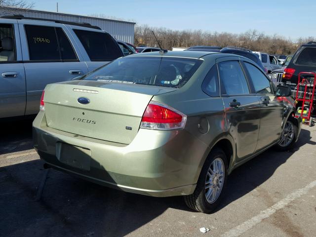 1FAHP35NX8W219468 - 2008 FORD FOCUS SE GREEN photo 4