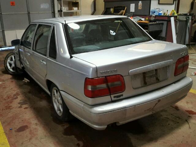 YV1LS557XW2549352 - 1998 VOLVO S70 SILVER photo 3