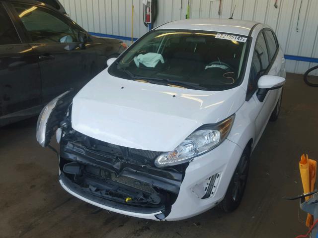 3FADP4EJ5DM107799 - 2013 FORD FIESTA SE WHITE photo 2