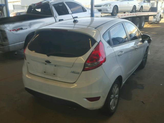 3FADP4EJ5DM107799 - 2013 FORD FIESTA SE WHITE photo 4