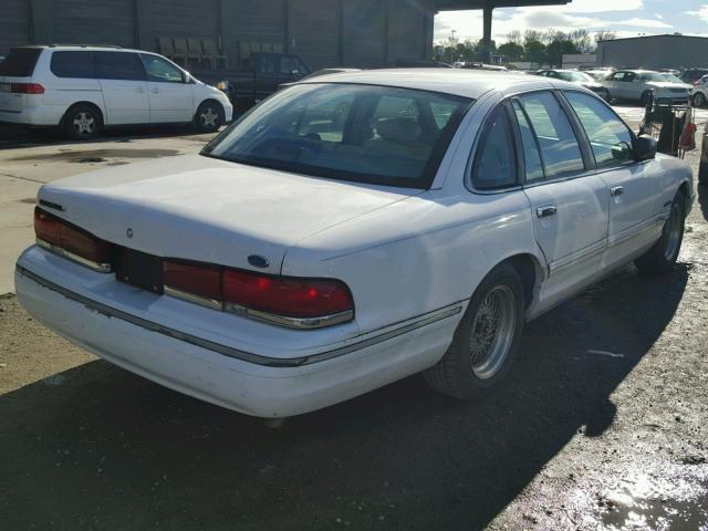 2FALP74W1SX132422 - 1995 FORD CROWN VICT WHITE photo 4