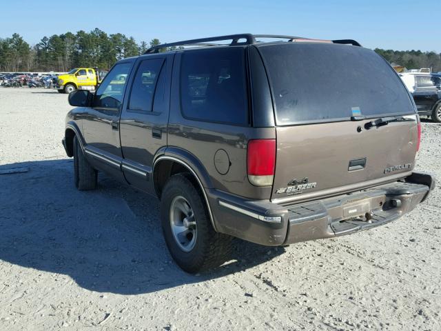 1GNCS13W4W2254280 - 1998 CHEVROLET BLAZER BROWN photo 3