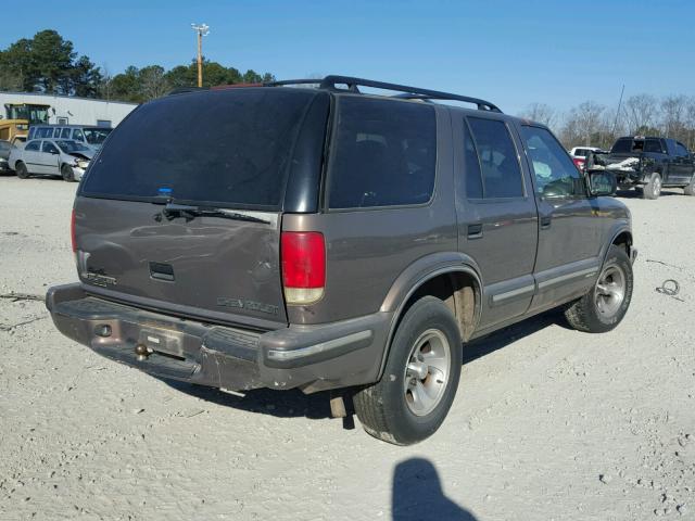 1GNCS13W4W2254280 - 1998 CHEVROLET BLAZER BROWN photo 4