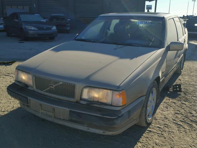 YV1LS5515P2099963 - 1993 VOLVO 850 GOLD photo 2