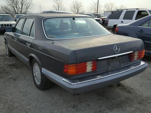 WDBCA24D3JA411339 - 1988 MERCEDES-BENZ 300 SE BLACK photo 3