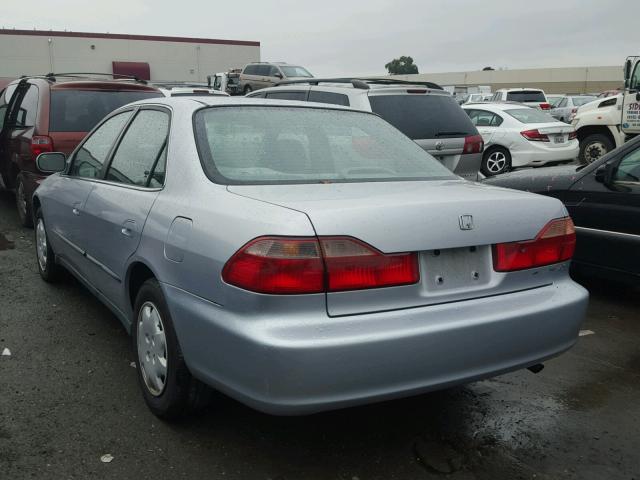 1HGCG5649WA176887 - 1998 HONDA ACCORD LX SILVER photo 3