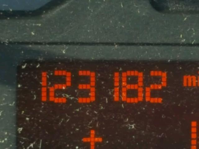 WBABN33482PG58282 - 2002 BMW 325 CI SILVER photo 8