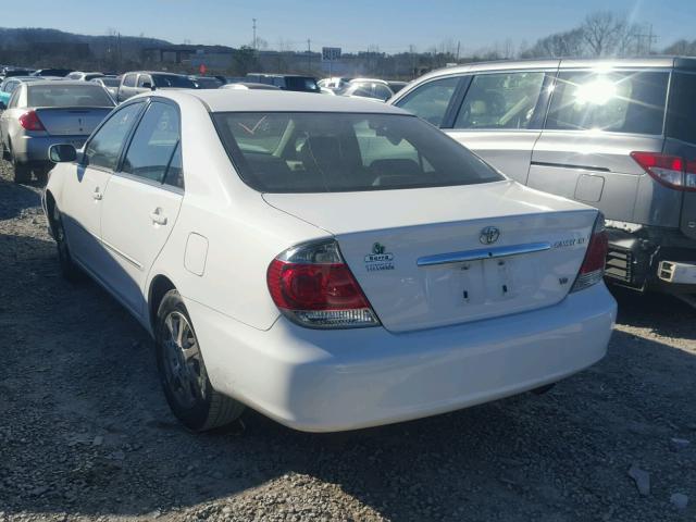 JTDBF32K150166509 - 2005 TOYOTA CAMRY LE WHITE photo 3