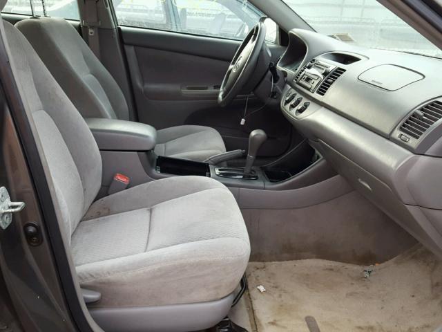 4T1BE32K44U907211 - 2004 TOYOTA CAMRY LE ნაცრისფერი ფოტო 5
